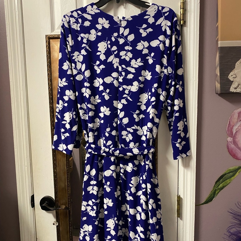 Ralph Lauren flare coup neck, royal blue and white dress with belt and zipper.